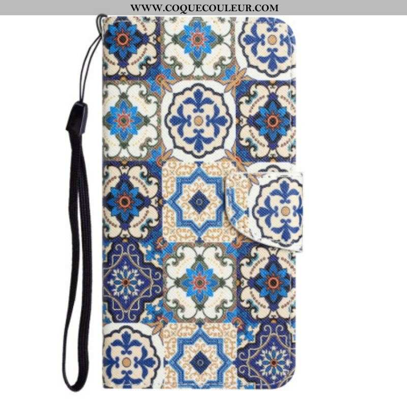 Housse iPhone 15 Patchwork Bleu à Lanière